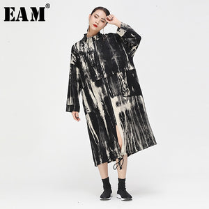 [EAM] Women Khaki Pattern Printed Big Size Long Trench New Stand Collar Long Sleeve Loose Windbreaker Fashion Spring 2020 1D937