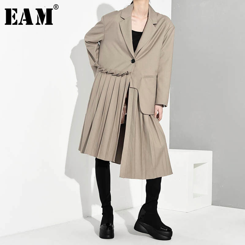 [EAM] Women Pleated Asymmetric Long Trench New Lapel Long Sleeve Loose Fit Windbreaker Fashion Tide Spring Autumn 2020 1A88004