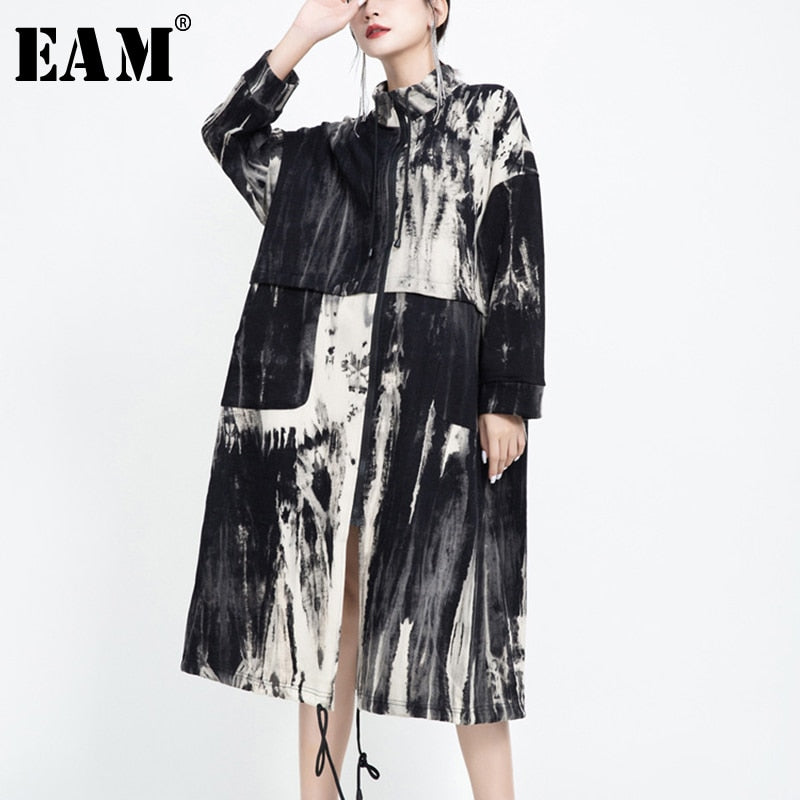 [EAM] Women Pattern Printed Big Size Long Trench New Stand Collar Long Sleeve Loose Fit Windbreaker Fashion Spring 2020 1U803