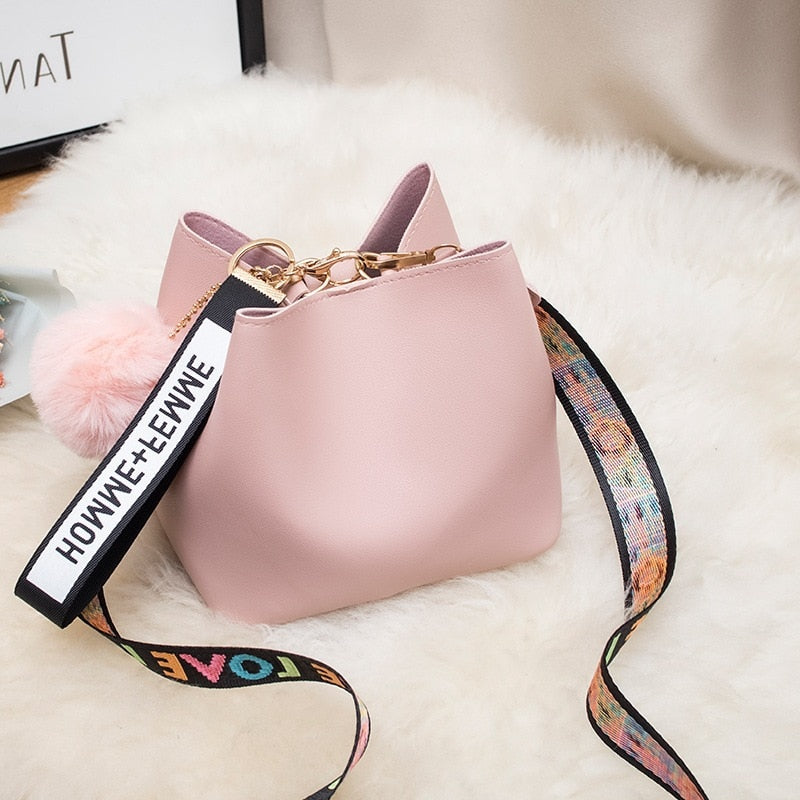 Large Capacity Bucket Bag WOMEN'S Bag 2020 New Style Fashion Mini Wide Strap Shoulder Bag Fur Ball Messager Bag Handbag