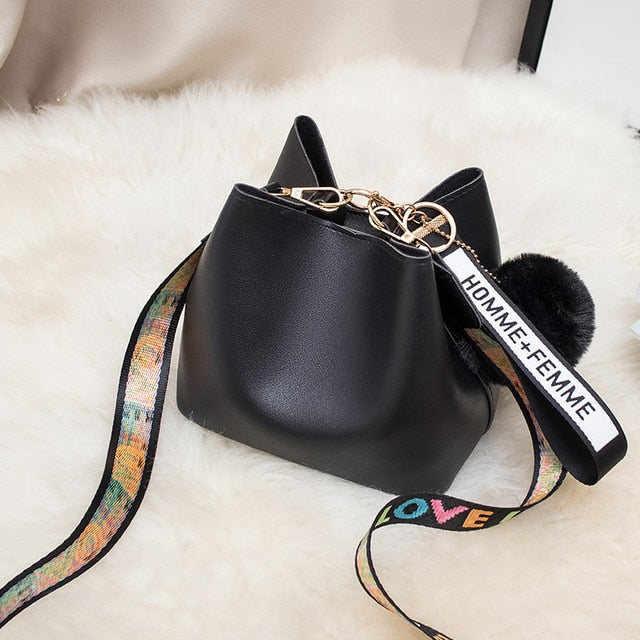 Large Capacity Bucket Bag WOMEN'S Bag 2020 New Style Fashion Mini Wide Strap Shoulder Bag Fur Ball Messager Bag Handbag