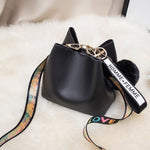 Large Capacity Bucket Bag WOMEN'S Bag 2020 New Style Fashion Mini Wide Strap Shoulder Bag Fur Ball Messager Bag Handbag