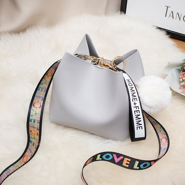 Large Capacity Bucket Bag WOMEN'S Bag 2020 New Style Fashion Mini Wide Strap Shoulder Bag Fur Ball Messager Bag Handbag