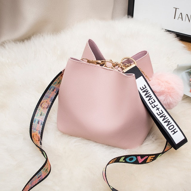Large Capacity Bucket Bag WOMEN'S Bag 2020 New Style Fashion Mini Wide Strap Shoulder Bag Fur Ball Messager Bag Handbag