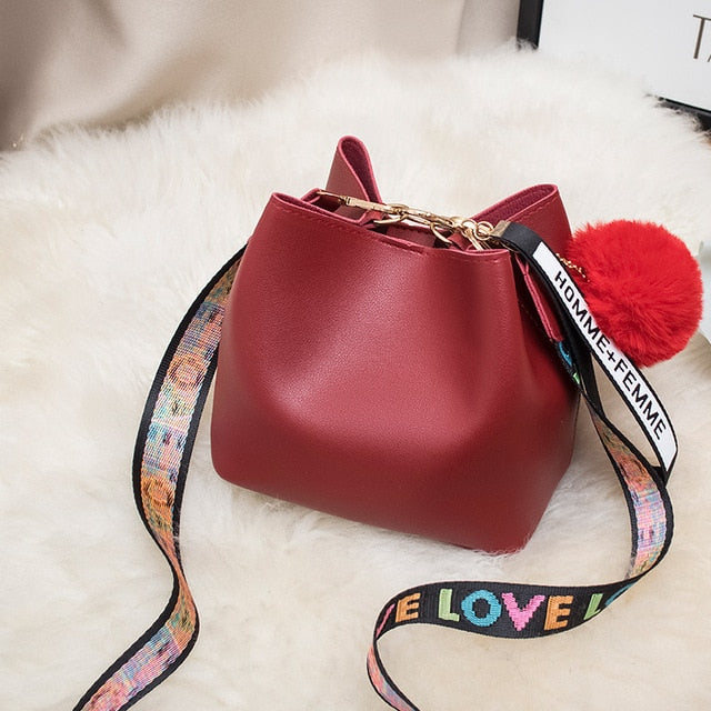 Large Capacity Bucket Bag WOMEN'S Bag 2020 New Style Fashion Mini Wide Strap Shoulder Bag Fur Ball Messager Bag Handbag