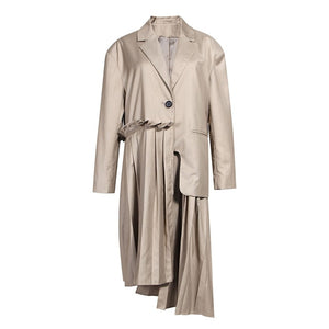 [EAM] Women Spliced Pleated Asymmetric Trench New Lapel Long Sleeve Loose Fit Windbreaker Fashion Tide Spring Autumn 2020 1A880