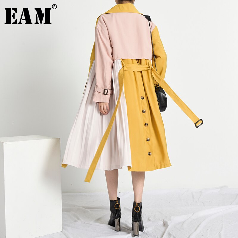 [EAM] Women Pleated Split Big Size Long Trench New Lapel Long Sleeve Loose Fit Windbreaker Fashion Tide Spring 2020 1X77907