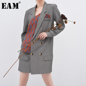 [EAM] Women Gray Striped Split Big Size Long Trench New Lapel Long Sleeve Loose Fit Windbreaker Fashion Spring 2020 1B90202